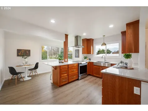6921 SW Oak Street Portland OR 97223