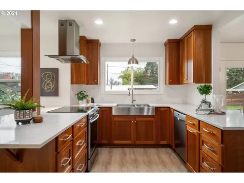 6921 SW Oak Street Portland OR 97223