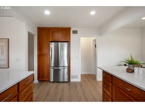6921 SW Oak Street Portland OR 97223