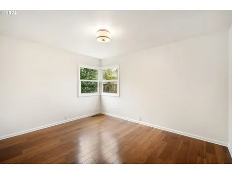6921 SW Oak Street Portland OR 97223