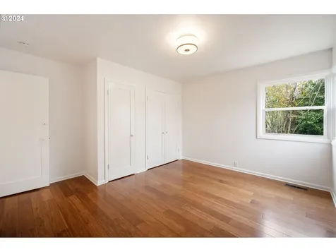 6921 SW Oak Street Portland OR 97223