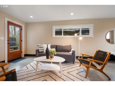 6921 SW Oak Street Portland OR 97223