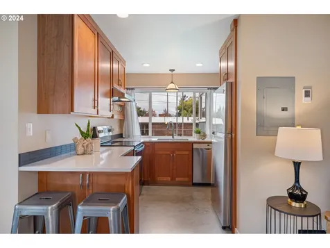 6921 SW Oak Street Portland OR 97223