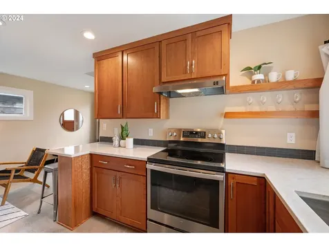 6921 SW Oak Street Portland OR 97223