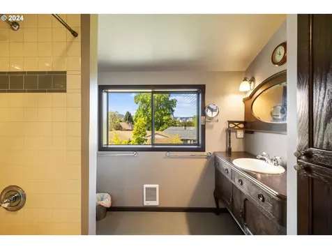 1734 Se Main Street Portland OR 97214