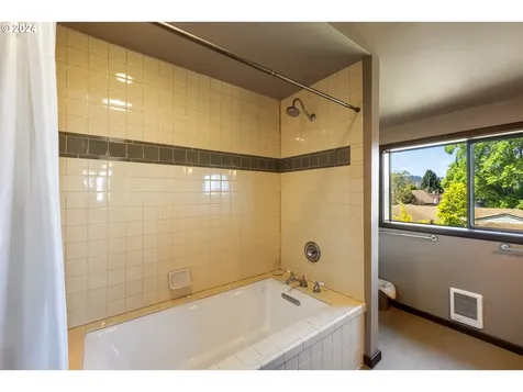 1734 Se Main Street Portland OR 97214