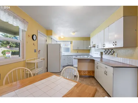 1213 N 7th Avenue Kelso WA 98626