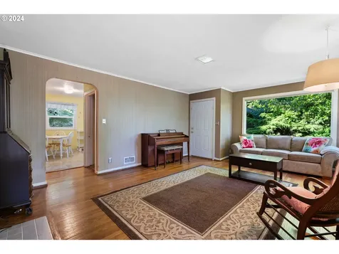 1213 N 7th Avenue Kelso WA 98626