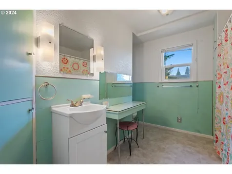 1213 N 7th Avenue Kelso WA 98626