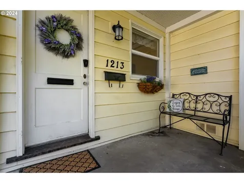 1213 N 7th Avenue Kelso WA 98626