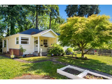1213 N 7th Avenue Kelso WA 98626