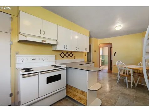 1213 N 7th Avenue Kelso WA 98626