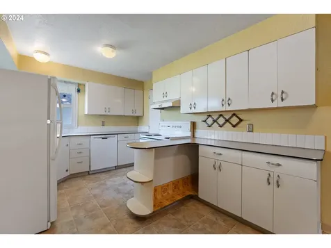 1213 N 7th Avenue Kelso WA 98626