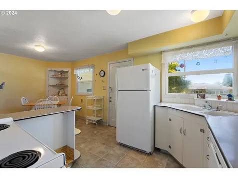1213 N 7th Avenue Kelso WA 98626