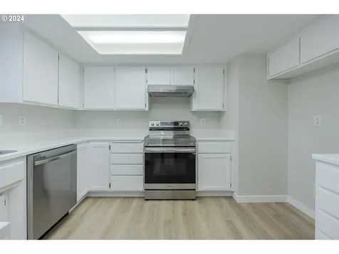 1900 Clark Avenue Cottage Grove OR 97424