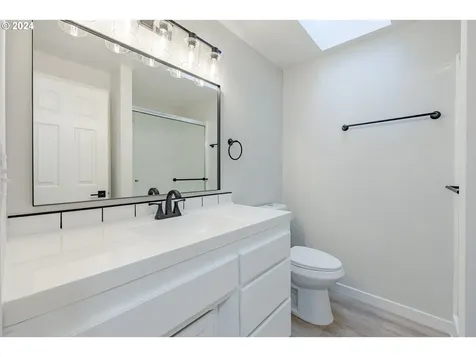 1900 Clark Avenue Cottage Grove OR 97424