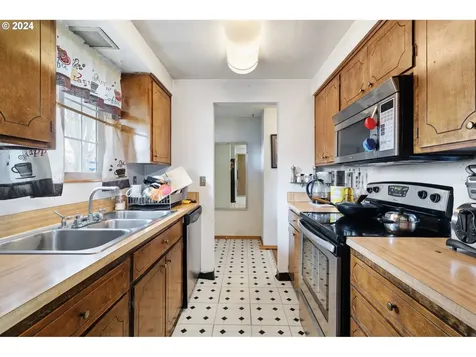 565 W Airway Road Lebanon OR 97355