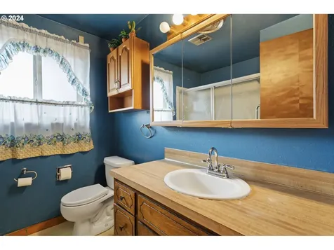 565 W Airway Road Lebanon OR 97355