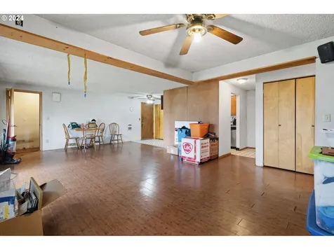 565 W Airway Road Lebanon OR 97355