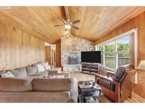 1720 Fernwood Drive Tillamook OR 97141