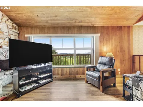 1720 Fernwood Drive Tillamook OR 97141