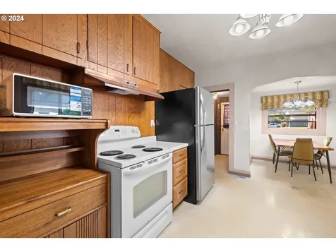 152 S Palatine Hill Road Portland OR 97219