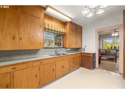 152 S Palatine Hill Road Portland OR 97219