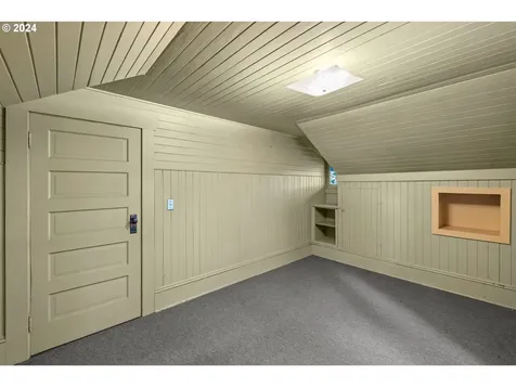 152 S Palatine Hill Road Portland OR 97219