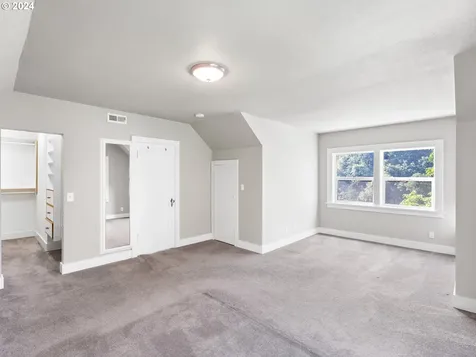 872 SW Broadway Drive Portland OR 97201