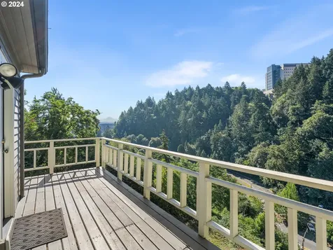 872 SW Broadway Drive Portland OR 97201