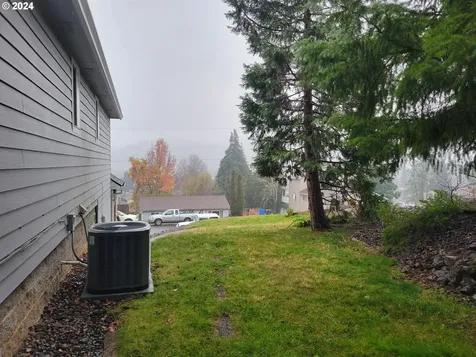 1853 E Sixth Avenue Sutherlin OR 97479