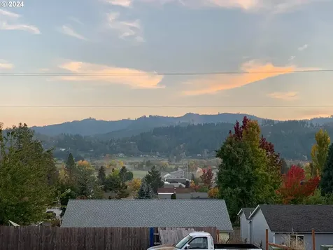 1853 E Sixth Avenue Sutherlin OR 97479