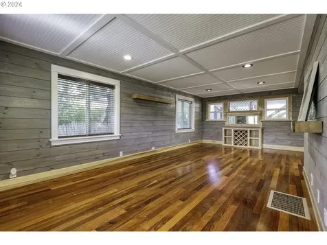 9323 N Bristol Avenue Portland OR 97203