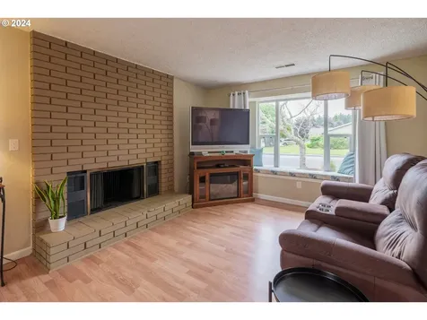 503 Nw 1st Street Warrenton OR 97146