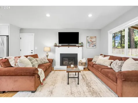 16284 Bonaire Avenue Lake Oswego OR 97035