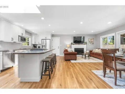 16284 Bonaire Avenue Lake Oswego OR 97035