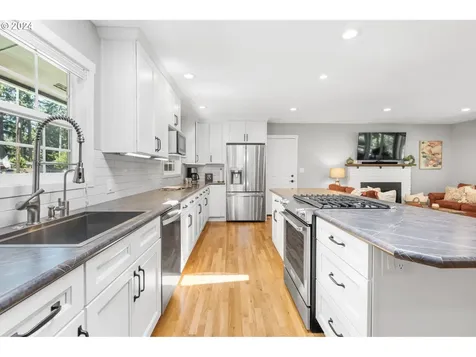 16284 Bonaire Avenue Lake Oswego OR 97035