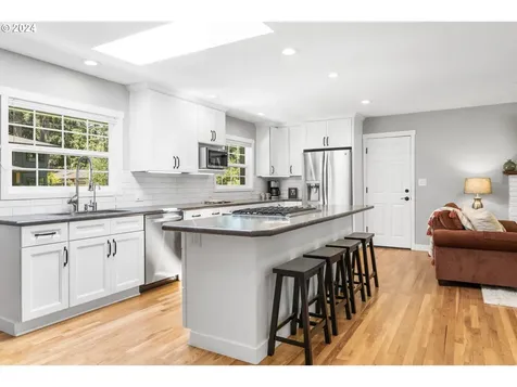 16284 Bonaire Avenue Lake Oswego OR 97035