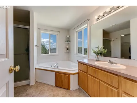 805 N Raven Drive Ridgefield WA 98642