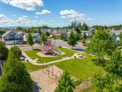 805 N Raven Drive Ridgefield WA 98642