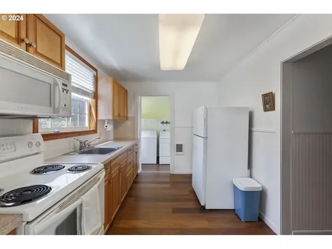 1025 Sw 16th Street Lincoln City OR 97367