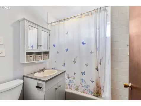 1025 Sw 16th Street Lincoln City OR 97367