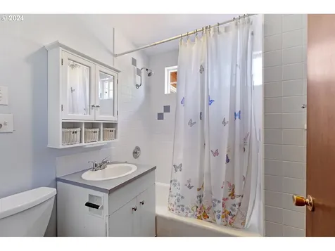 1025 Sw 16th Street Lincoln City OR 97367