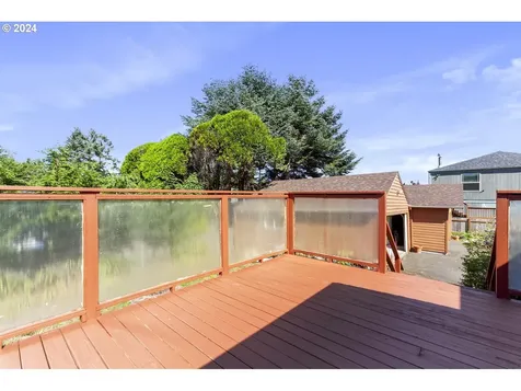 1025 Sw 16th Street Lincoln City OR 97367