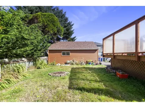 1025 Sw 16th Street Lincoln City OR 97367