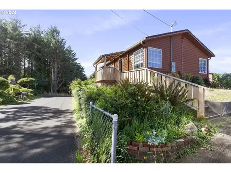 1025 Sw 16th Street Lincoln City OR 97367