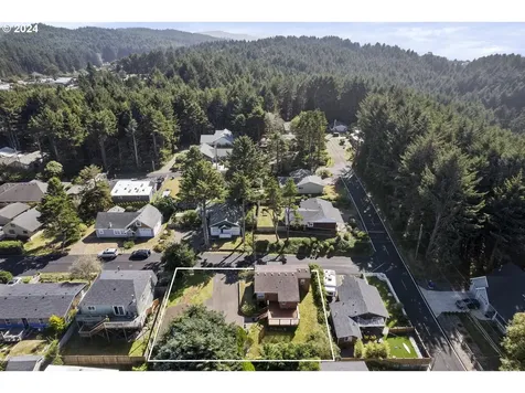 1025 Sw 16th Street Lincoln City OR 97367