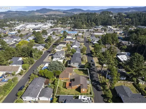 1025 Sw 16th Street Lincoln City OR 97367