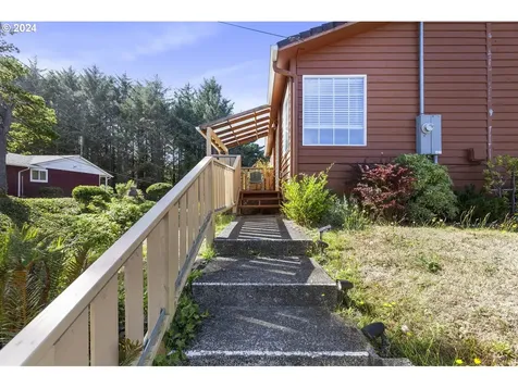 1025 Sw 16th Street Lincoln City OR 97367
