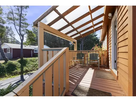 1025 Sw 16th Street Lincoln City OR 97367